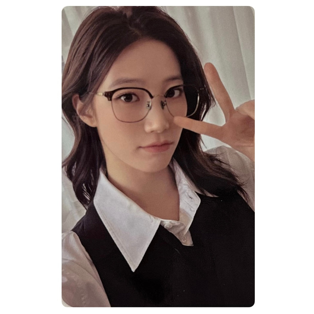 Le Sserafim Music Korea Fansign Event Photocards [Spaghetti]