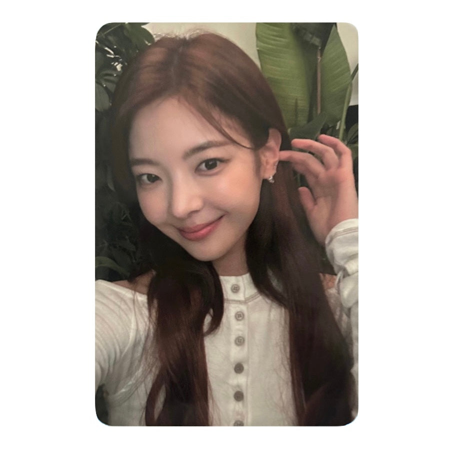 ITZY Music Korea photocards [GOLD]