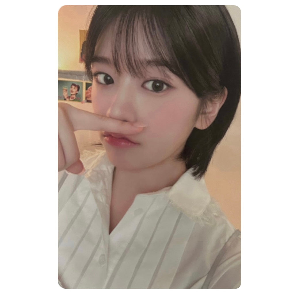 IVE Yujin photocard [2024 Season’s Greeting (A Fairy’s Wish)]