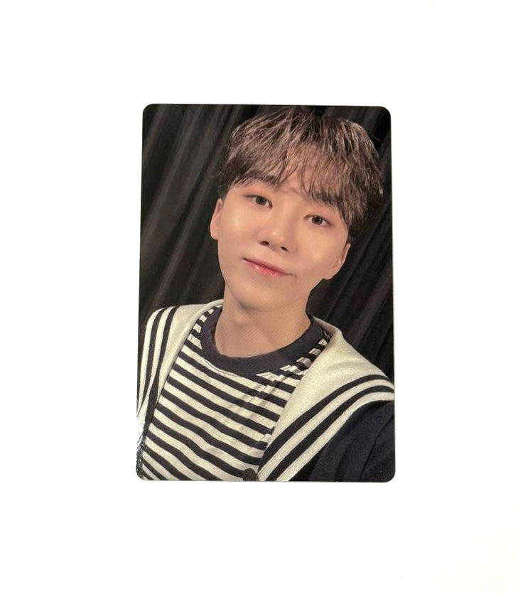 SEVENTEEN photocards [Seventeen in Carat Land 2023(Memory book)]