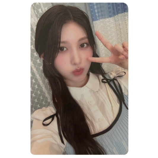 IVE Gaeul photocard [2024 Season’s Greeting (A Fairy’s Wish)]