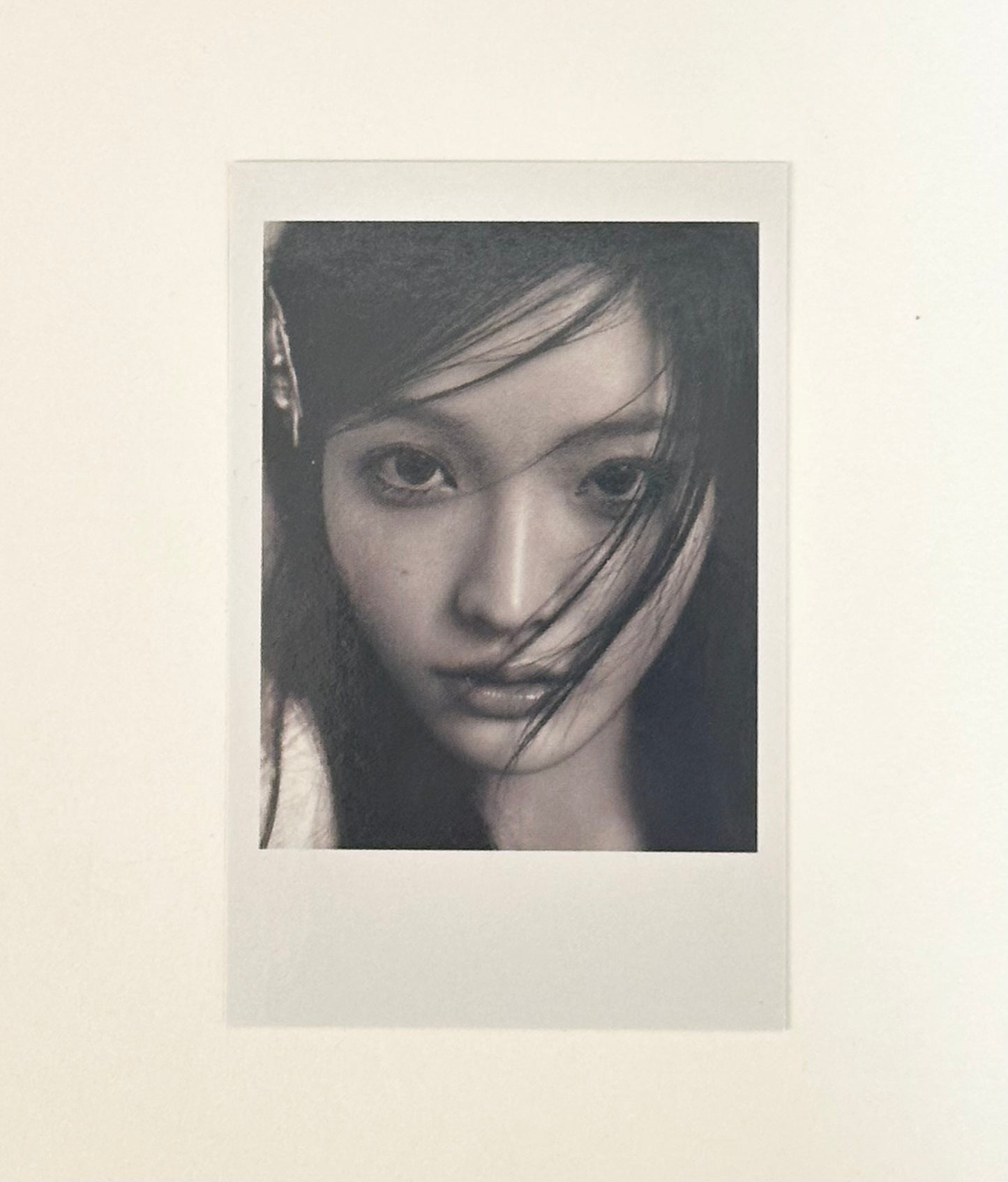 ILLIT POB polaroid photocards [Bomb]